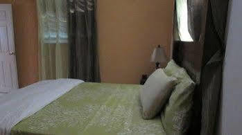 Rafjam Bed And Breakfast Kingston Extérieur photo